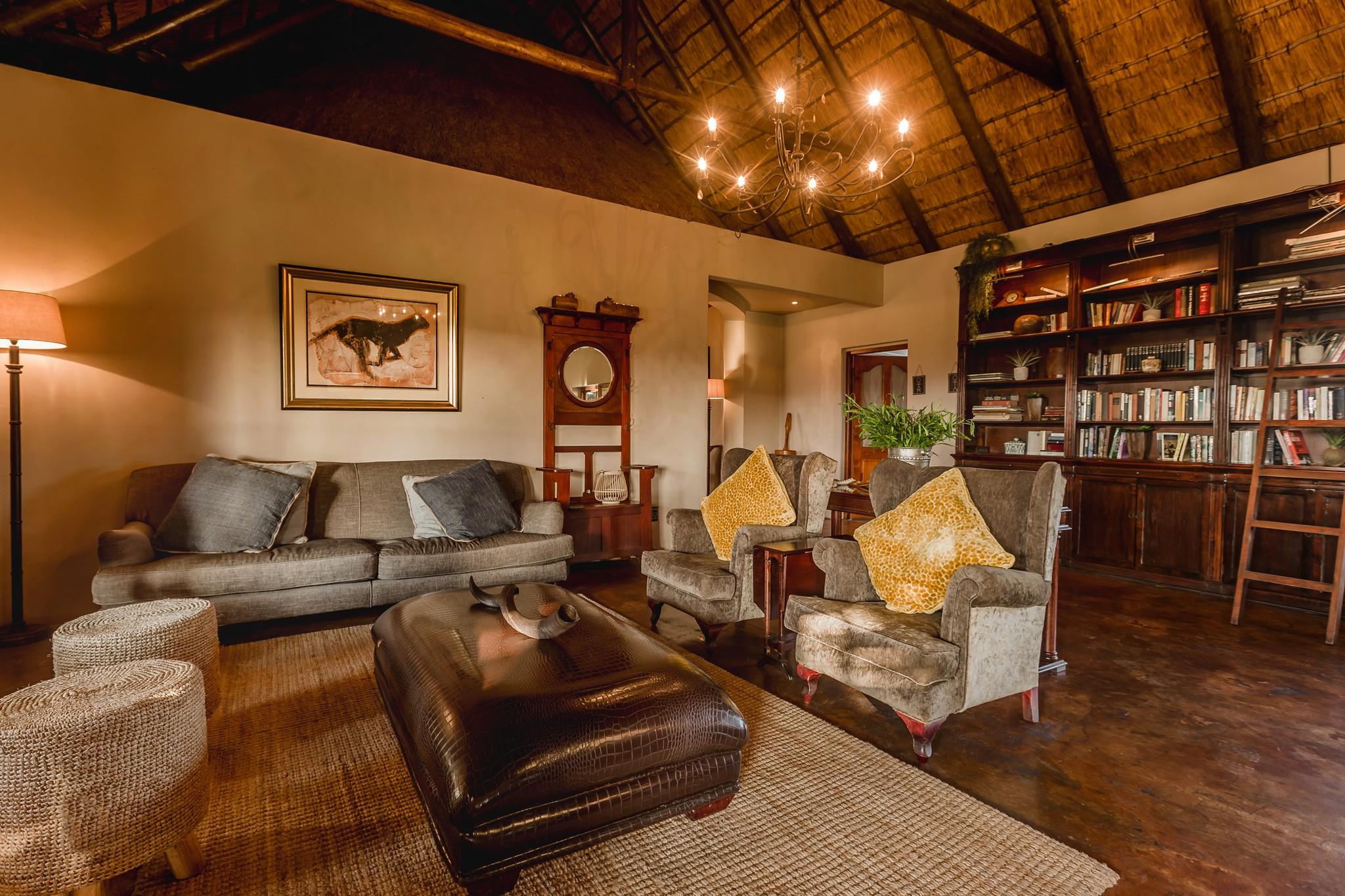 Hlosi Game Lodge - Amakhala Game Reserve Buyskloof Bagian luar foto